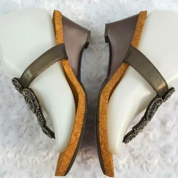 Reaction Kenneth Cole WEDGE  Sandals FLIP FLOP METALLIC Large RHINESTONE Beaded - Picture 4 of 9